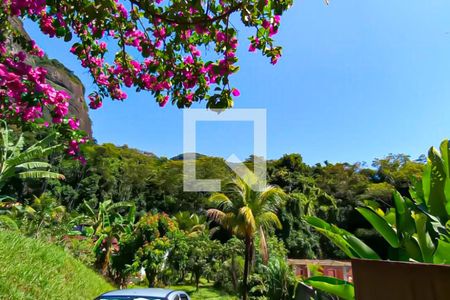 Casa à venda com 852m², 4 quartos e 6 vagas Casa à venda com 852m², 4 quartos e 6 vagasvista