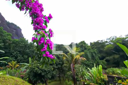 Casa à venda com 852m², 4 quartos e 6 vagas Casa à venda com 852m², 4 quartos e 6 vagasvista