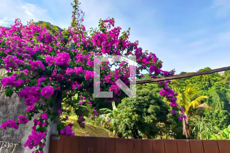 Casa à venda com 852m², 4 quartos e 6 vagas Casa à venda com 852m², 4 quartos e 6 vagasportão