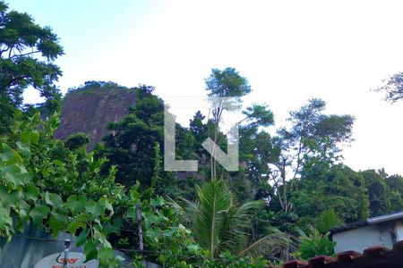 Casa à venda com 852m², 4 quartos e 6 vagas Casa à venda com 852m², 4 quartos e 6 vagasvista