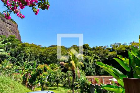 Casa à venda com 852m², 4 quartos e 6 vagas Casa à venda com 852m², 4 quartos e 6 vagasvista