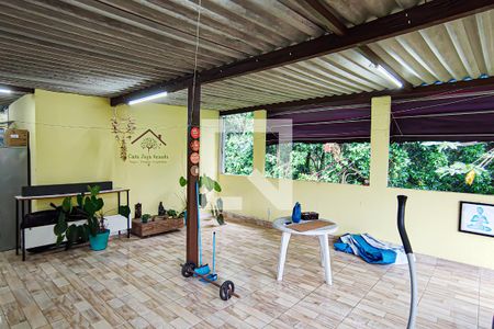 Casa à venda com 852m², 4 quartos e 6 vagas Casa à venda com 852m², 4 quartos e 6 vagasterraço