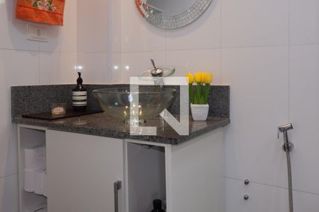 Apartamento à venda com 109m², 2 quartos e sem vaga Apartamento à venda com 109m², 2 quartos e sem vagaBanheiro