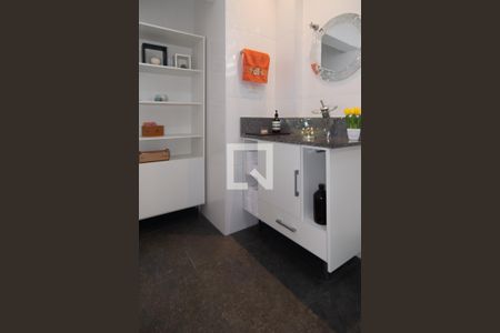 Apartamento à venda com 109m², 2 quartos e sem vaga Apartamento à venda com 109m², 2 quartos e sem vagaBanheiro