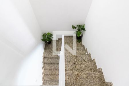 Casa à venda com 129m², 3 quartos e 1 vaga Casa à venda com 129m², 3 quartos e 1 vagaEscada