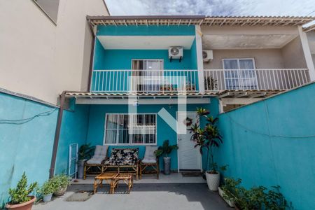 Casa à venda com 129m², 3 quartos e 1 vaga Casa à venda com 129m², 3 quartos e 1 vagaFachada