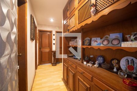 Apartamento à venda com 179m², 3 quartos e 3 vagasCorredor