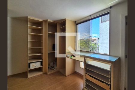 Apartamento à venda com 319m², 4 quartos e 3 vagas Apartamento à venda com 319m², 4 quartos e 3 vagasCloset do quarto
