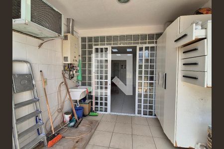 Apartamento à venda com 319m², 4 quartos e 3 vagas Apartamento à venda com 319m², 4 quartos e 3 vagasÁrea de Serviço