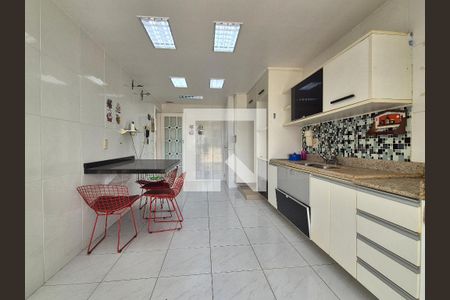 Apartamento à venda com 319m², 4 quartos e 3 vagas Apartamento à venda com 319m², 4 quartos e 3 vagasCozinha
