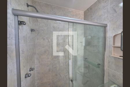 Apartamento à venda com 319m², 4 quartos e 3 vagas Apartamento à venda com 319m², 4 quartos e 3 vagasBanheiro Corredor