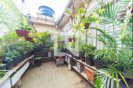 Casa à venda com 100m², 3 quartos e 2 vagas Casa à venda com 100m², 3 quartos e 2 vagasQuintal