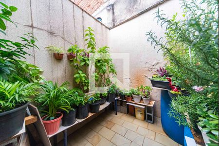 Casa à venda com 100m², 3 quartos e 2 vagas Casa à venda com 100m², 3 quartos e 2 vagasQuintal