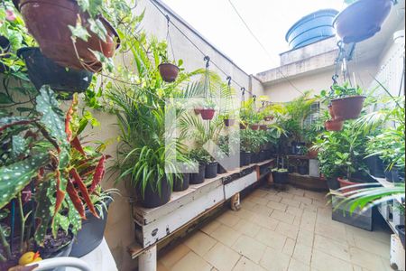 Casa à venda com 100m², 3 quartos e 2 vagas Casa à venda com 100m², 3 quartos e 2 vagasQuintal