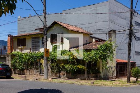 Casa à venda com 115m², 3 quartos e 1 vaga Casa à venda com 115m², 3 quartos e 1 vagaFachada