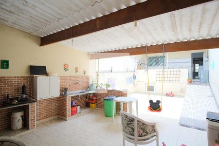 Casa de condomínio à venda com 148m², 3 quartos e 1 vagaQuintal