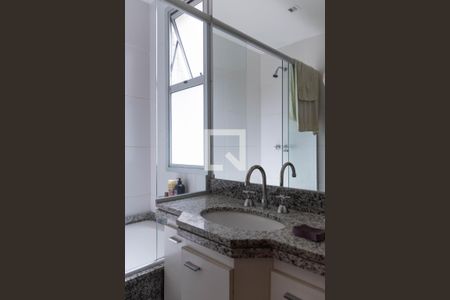 Apartamento à venda com 65m², 2 quartos e 2 vagasBanheiro da Suíte