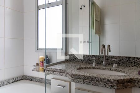 Apartamento à venda com 65m², 2 quartos e 2 vagasBanheiro da Suíte