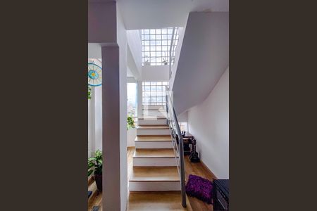 Apartamento à venda com 100m², 2 quartos e 2 vagasEscada