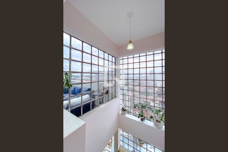 Apartamento à venda com 100m², 2 quartos e 2 vagasEscada