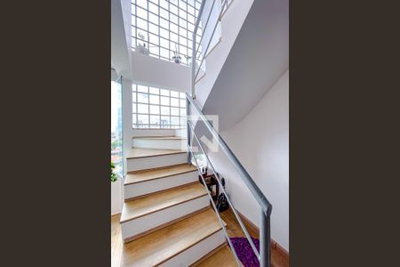 Apartamento à venda com 100m², 2 quartos e 2 vagasEscada