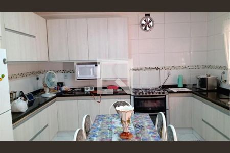 Casa à venda com 247m², 4 quartos e 4 vagas