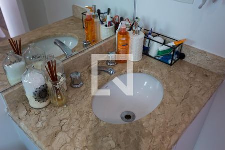 Apartamento à venda com 83m², 2 quartos e 2 vagasBanheiro da Suíte 2