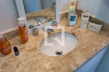 Apartamento à venda com 83m², 2 quartos e 2 vagasBanheiro da Suíte 1