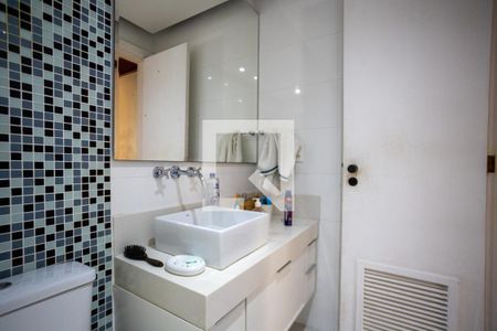 Apartamento à venda com 130m², 3 quartos e 2 vagasBanheiro da Suíte