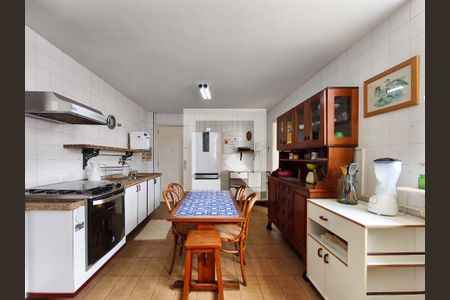 Apartamento à venda com 148m², 2 quartos e 1 vaga Apartamento à venda com 148m², 2 quartos e 1 vagaCozinha e Área de Serviço