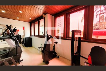 Apartamento à venda com 210m², 3 quartos e 2 vagas Apartamento à venda com 210m², 3 quartos e 2 vagasÁrea comum - Academia