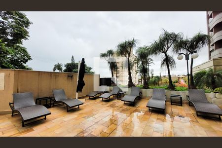 Apartamento à venda com 210m², 3 quartos e 2 vagas Apartamento à venda com 210m², 3 quartos e 2 vagasÁrea comum - Piscina