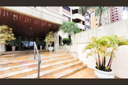 Apartamento à venda com 210m², 3 quartos e 2 vagas Apartamento à venda com 210m², 3 quartos e 2 vagasFachada