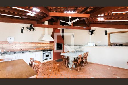 Apartamento à venda com 210m², 3 quartos e 2 vagas Apartamento à venda com 210m², 3 quartos e 2 vagasÁrea comum - Churrasqueira