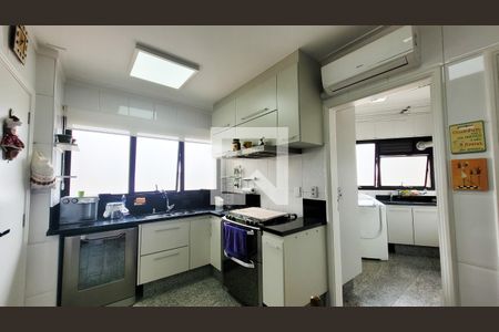 Apartamento à venda com 210m², 3 quartos e 2 vagas Apartamento à venda com 210m², 3 quartos e 2 vagasCozinha