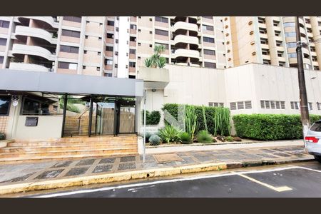 Apartamento à venda com 210m², 3 quartos e 2 vagas Apartamento à venda com 210m², 3 quartos e 2 vagasFachada