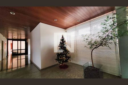 Apartamento à venda com 210m², 3 quartos e 2 vagas Apartamento à venda com 210m², 3 quartos e 2 vagasHall social