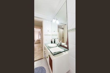 Apartamento à venda com 210m², 3 quartos e 2 vagas Apartamento à venda com 210m², 3 quartos e 2 vagasBanheiro Social