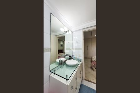 Apartamento à venda com 210m², 3 quartos e 2 vagas Apartamento à venda com 210m², 3 quartos e 2 vagasSuíte