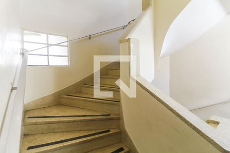 Apartamento para alugar com 80m², 2 quartos e sem vagaEscada