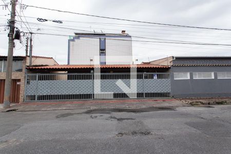 Casa à venda com 90m², 3 quartos e 2 vagas Casa à venda com 90m², 3 quartos e 2 vagasFachada
