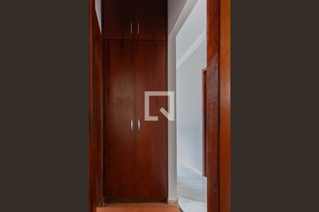 Casa à venda com 90m², 3 quartos e 2 vagas Casa à venda com 90m², 3 quartos e 2 vagasCorredor - Armário