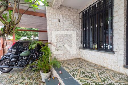 Casa à venda com 280m², 4 quartos e 2 vagasFachada e Garagem