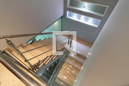 Casa à venda com 200m², 3 quartos e 3 vagasEscada