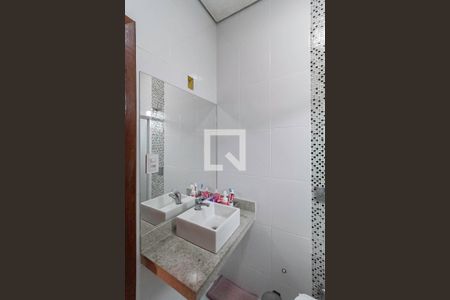 Casa à venda com 200m², 3 quartos e 3 vagasBanheiro social 