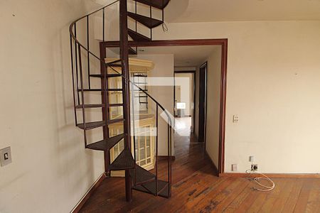 Apartamento à venda com 140m², 2 quartos e 2 vagasEscada da sala