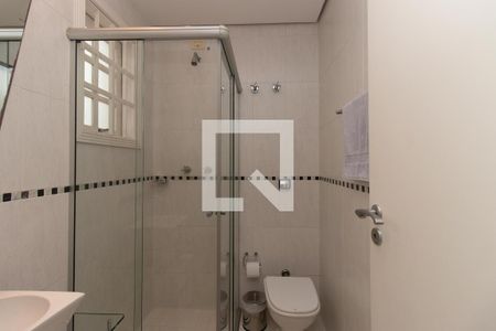 Casa à venda com 320m², 3 quartos e 5 vagasBanheiro da Suíte 2