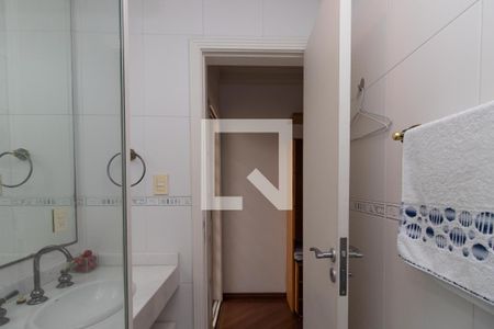 Casa à venda com 320m², 3 quartos e 5 vagasBanheiro da Suíte 1