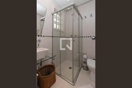 Casa à venda com 320m², 3 quartos e 5 vagasBanheiro da Suíte 2