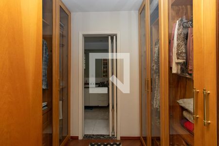 Casa à venda com 320m², 3 quartos e 5 vagasCloset da suíte 3